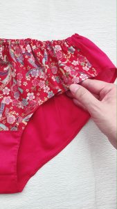 私は生地を見て触ることが大好きです。