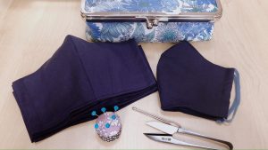 シーチングで作ったマスク。若者や男性に。