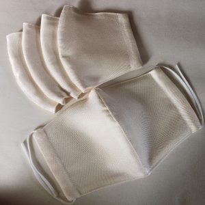 《今日も大切な一日》昨日の続きのマスク作り